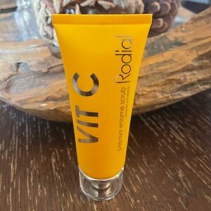 Rodial Vit C Papaya Enzyme Scrub
